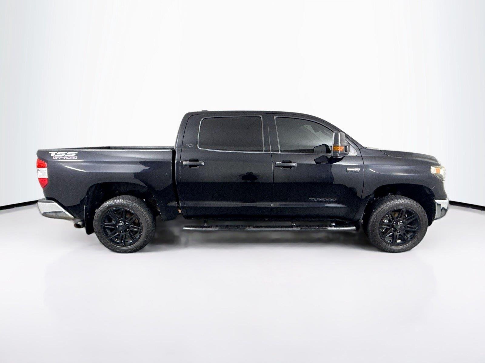 Used 2020 Midnight Black Metallic Toyota SR5 image 9