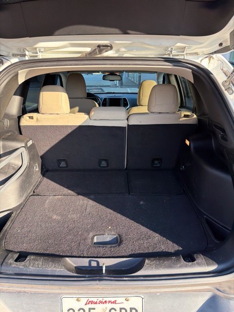 Used 2015 White Jeep Latitude image 4