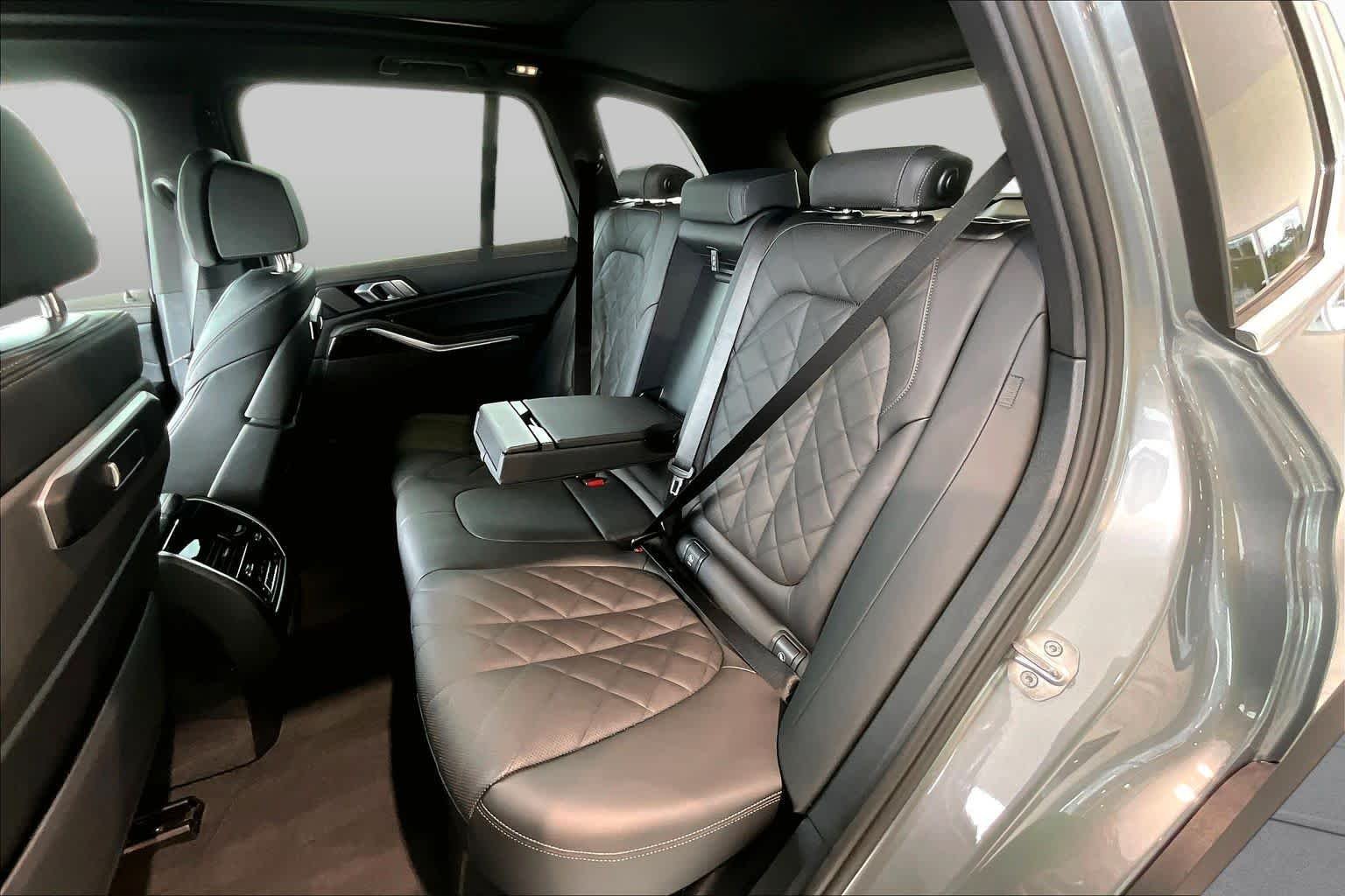 Used 2026 Skyscraper Grey Metallic BMW sDrive40i image 22