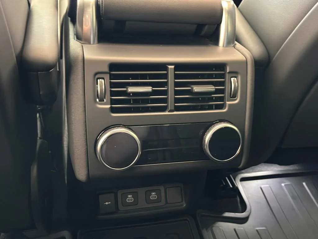 Used 2025 Santorini Black Metallic Land Rover Metropolitan Edition image 20