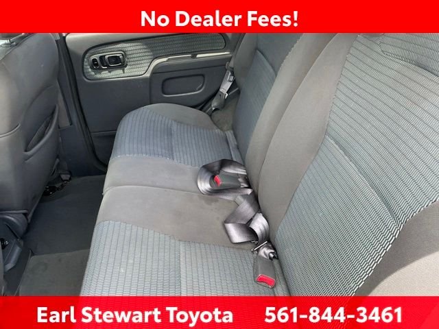 Used 2004 Silver Nissan SE image 16