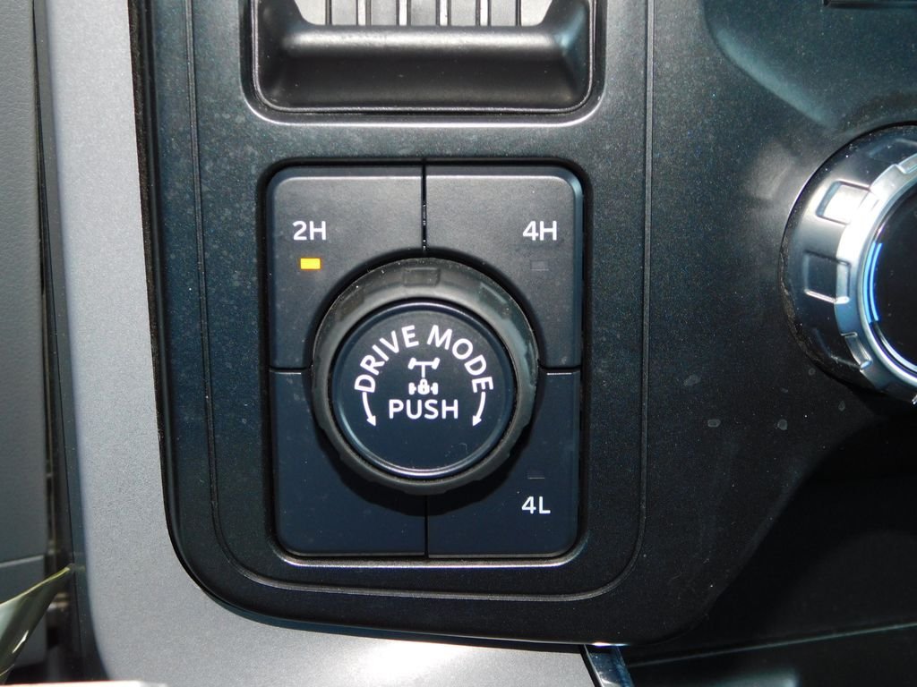 Used 2024 Silver Ford XLT image 36