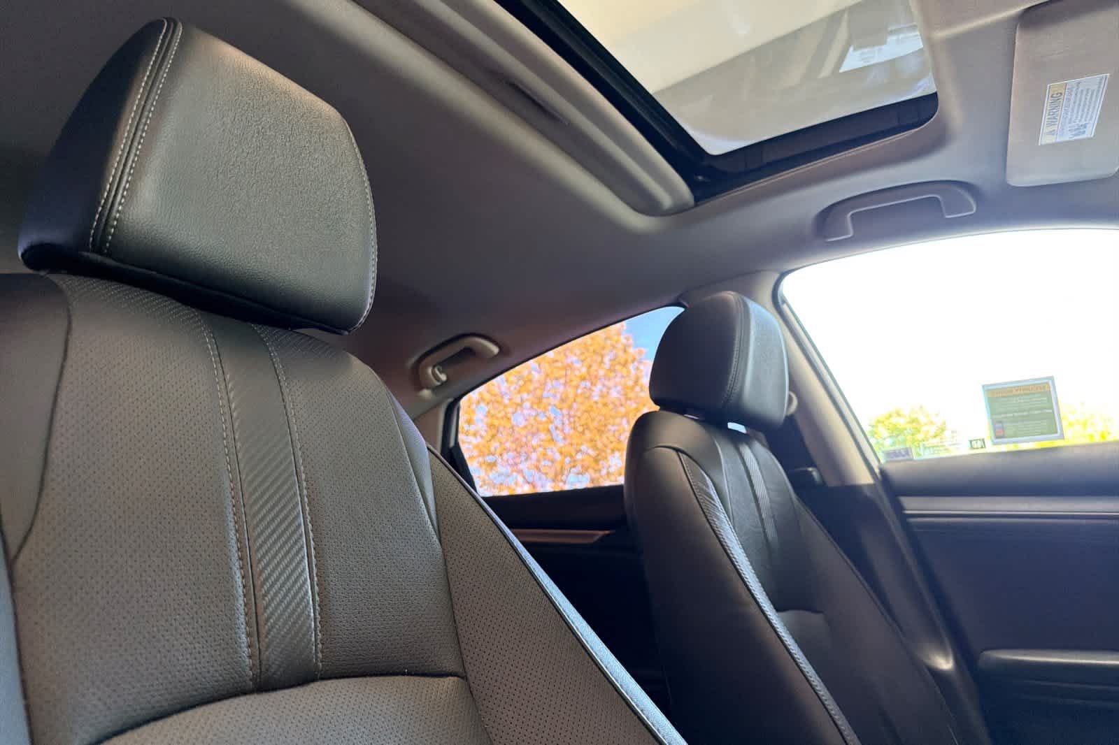 Used 2017  Honda Touring image 16