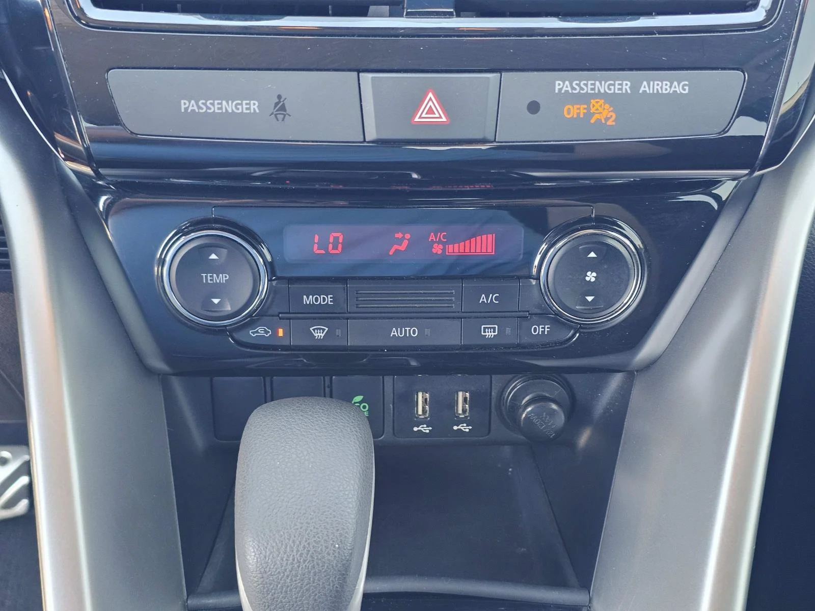 Used 2022 Black Mitsubishi LE image 30