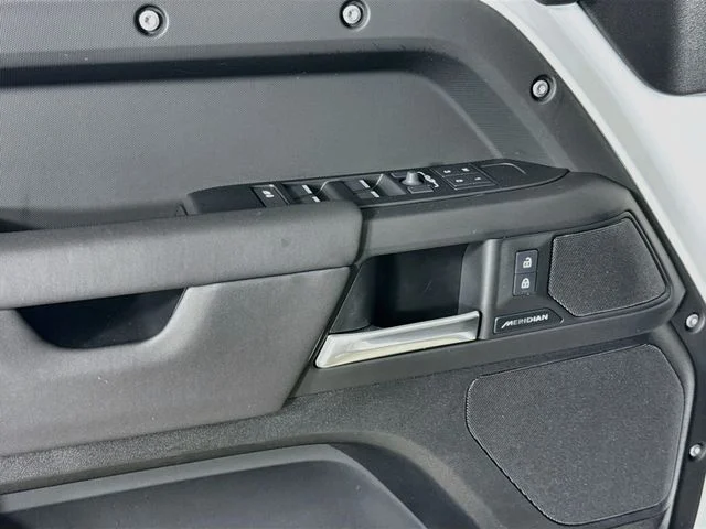 Used 2025 Fuji White Land Rover S image 20