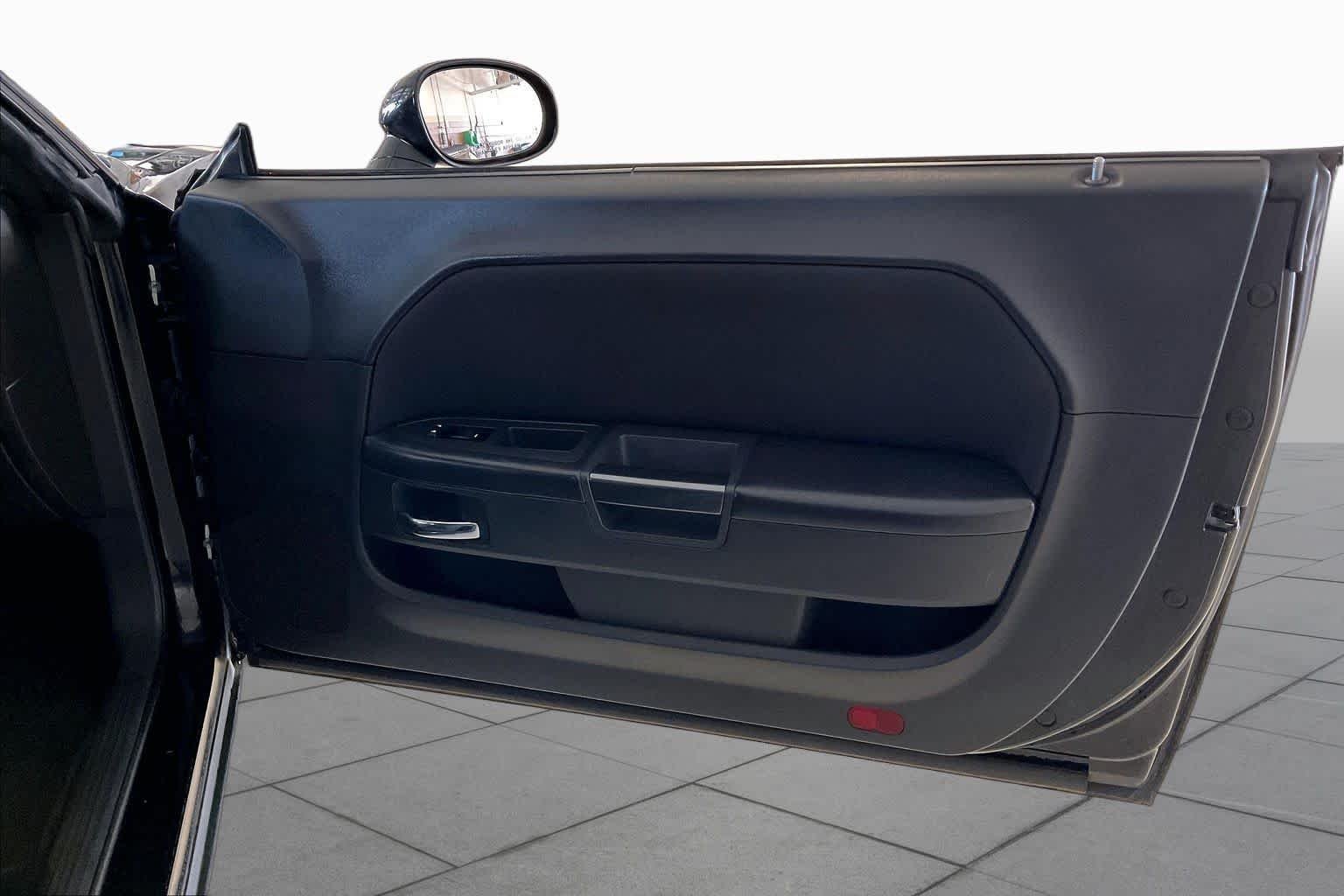 Used 2009 Brilliant Black Pearl Dodge R/T image 20