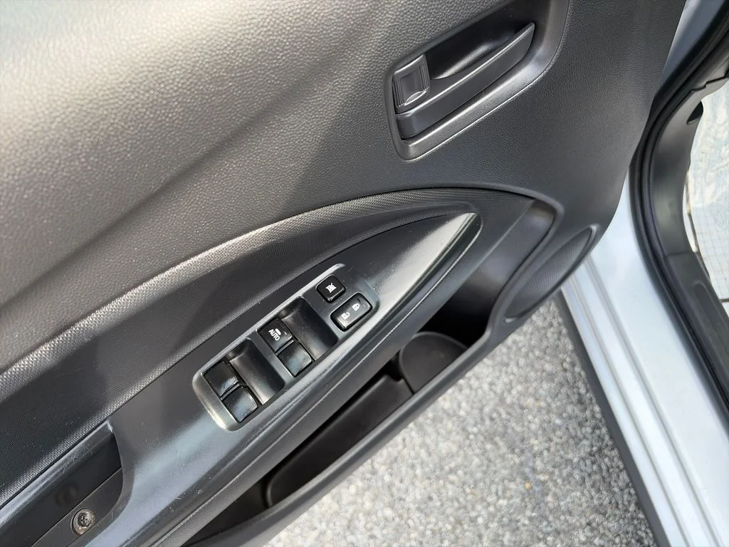 Used 2024 Silver Mitsubishi ES image 11