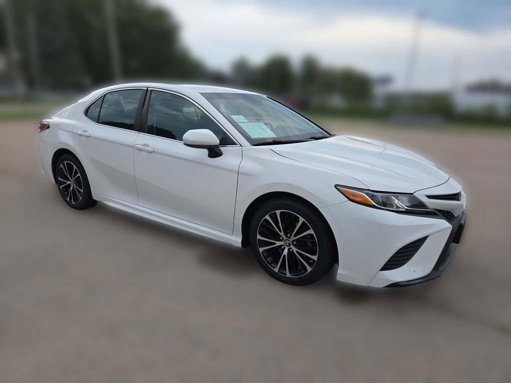 Used 2018 Super White Toyota SE image 10