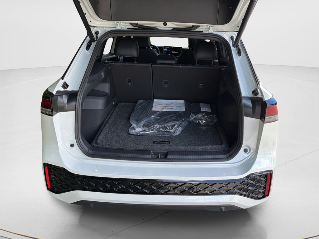 New 2026 Opal White Pearl Volkswagen 2.0T SE R-Line Black image 10