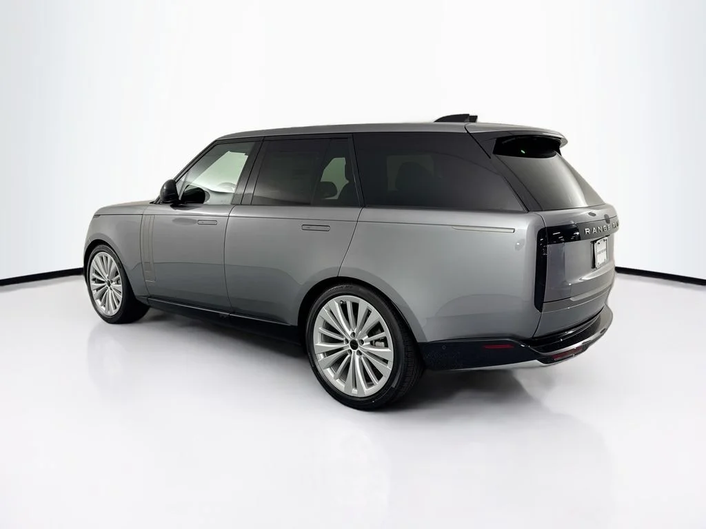 New 2026 Eiger Grey Land Rover SE image 7