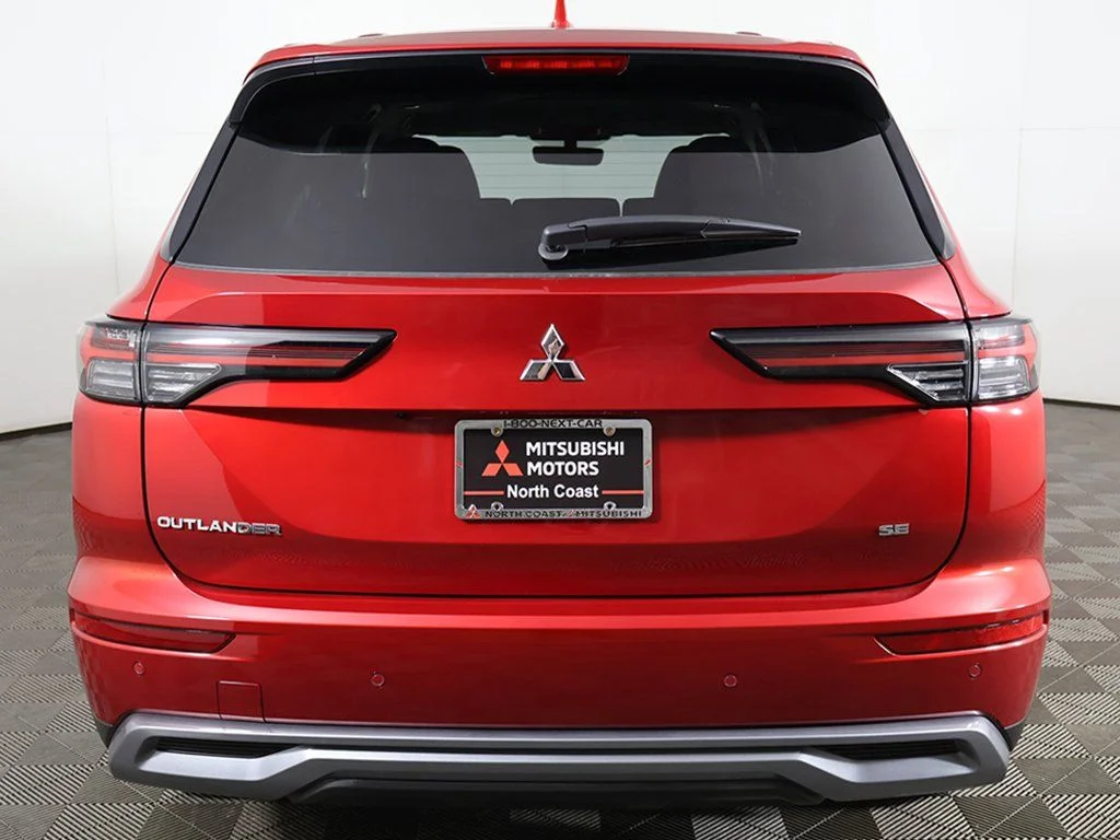 2025 Mitsubishi Outlander SE - Photo 15