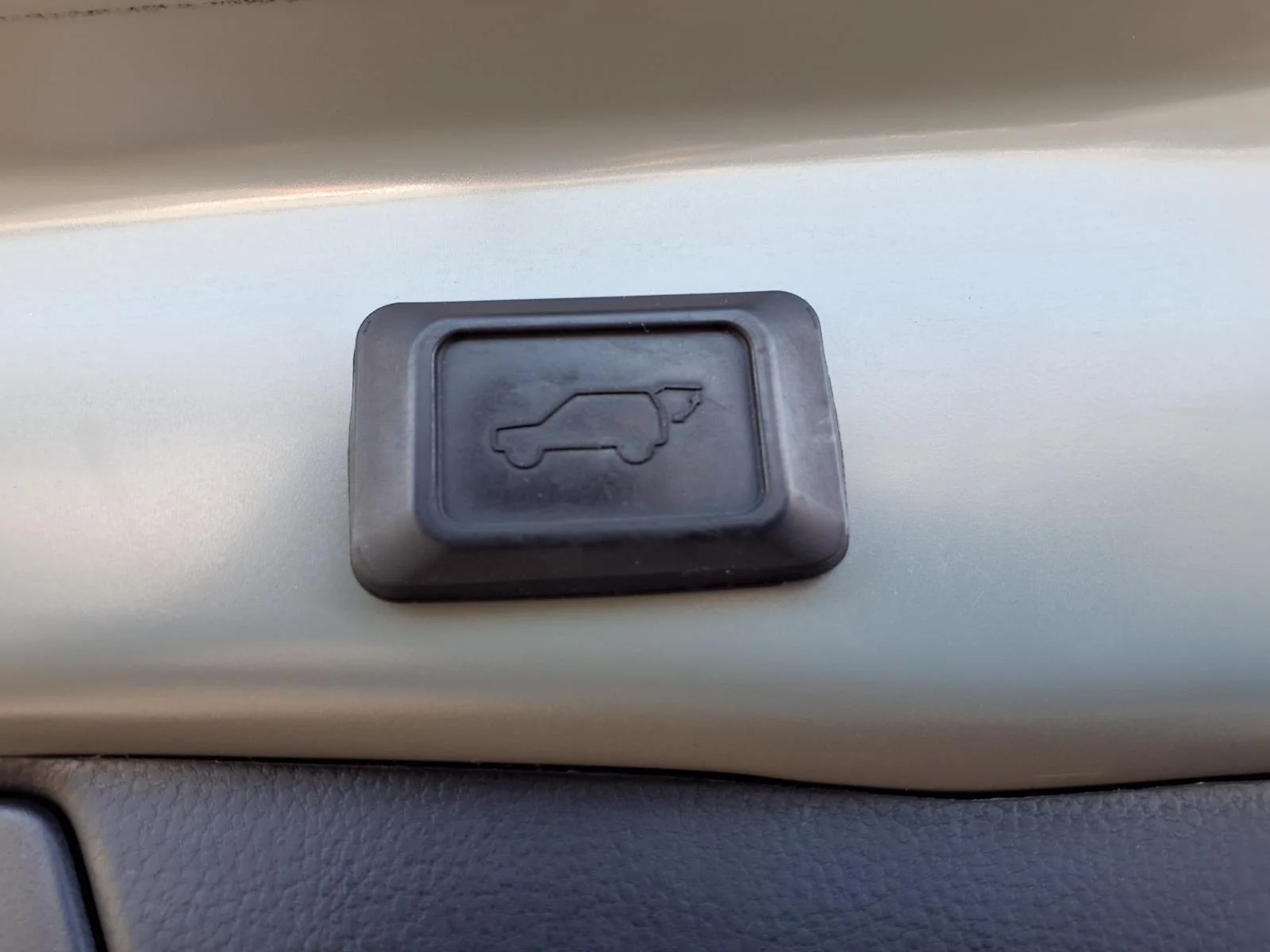 Used 2022 Lunar Rock Toyota XLE Premium image 23