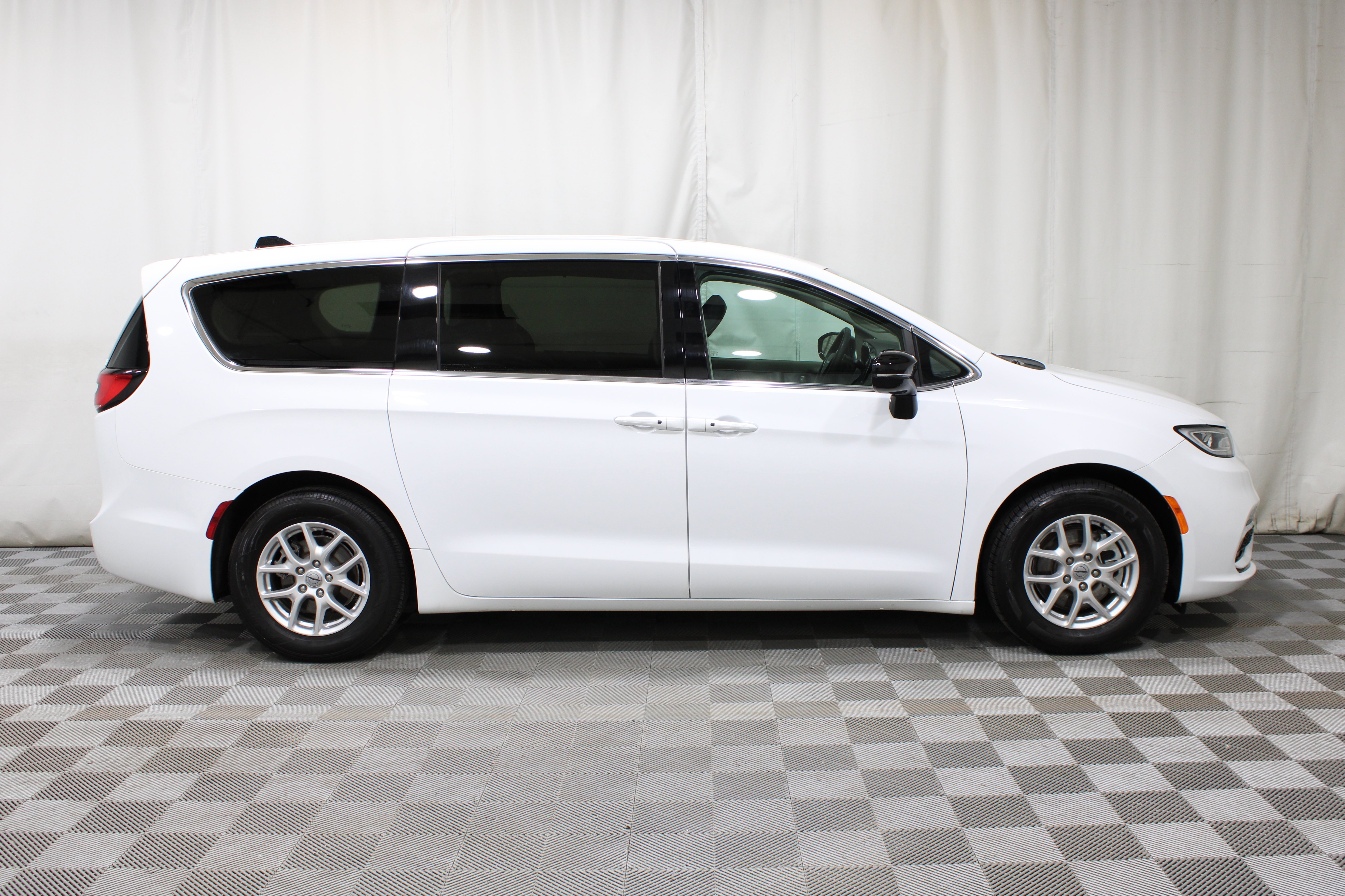 Used 2024 Bright White Clearcoat Chrysler Touring L image 30