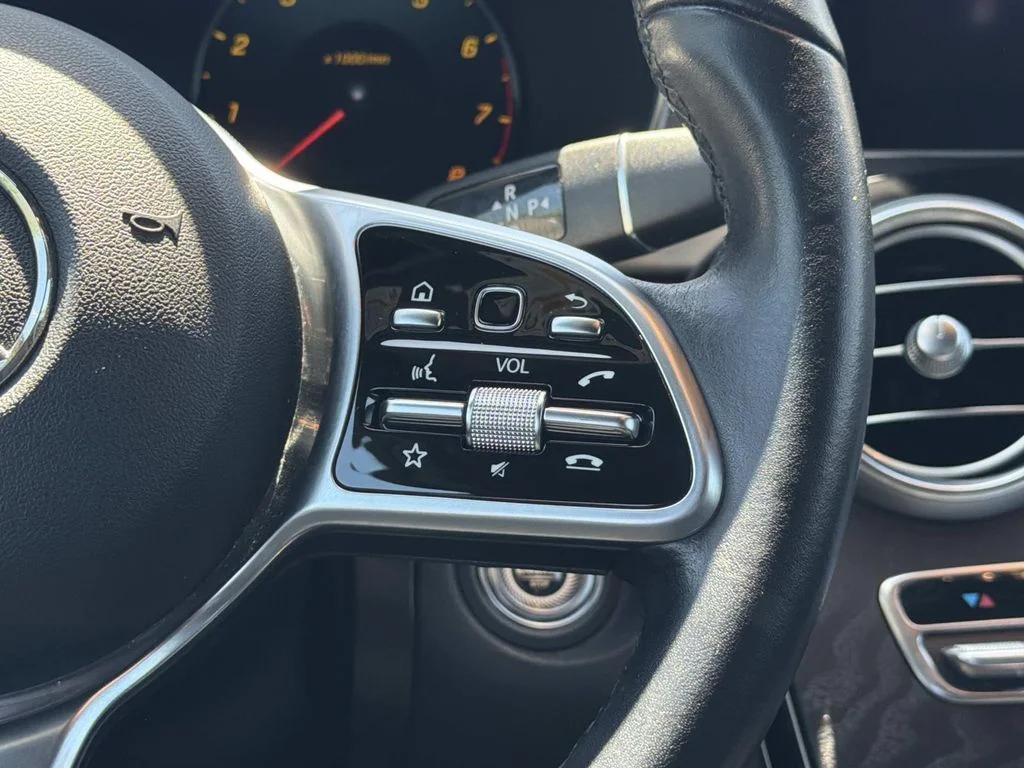 Used 2022 White Mercedes-Benz GLC 300 image 9