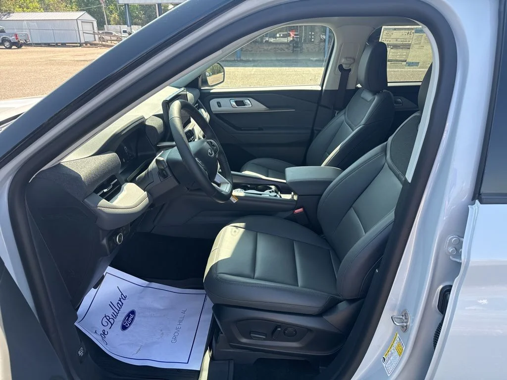 New 2026 Space White Metallic Ford Active image 34