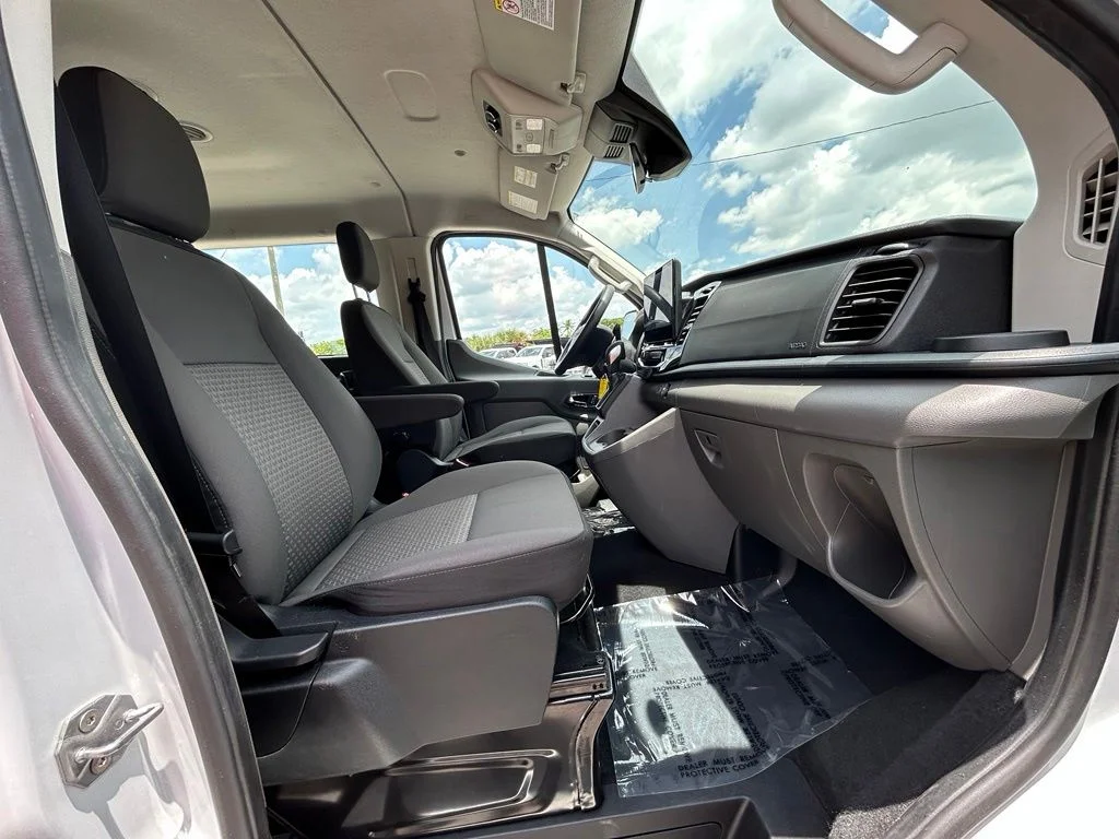 Certified Used 2025 Oxford White Ford XLT image 24