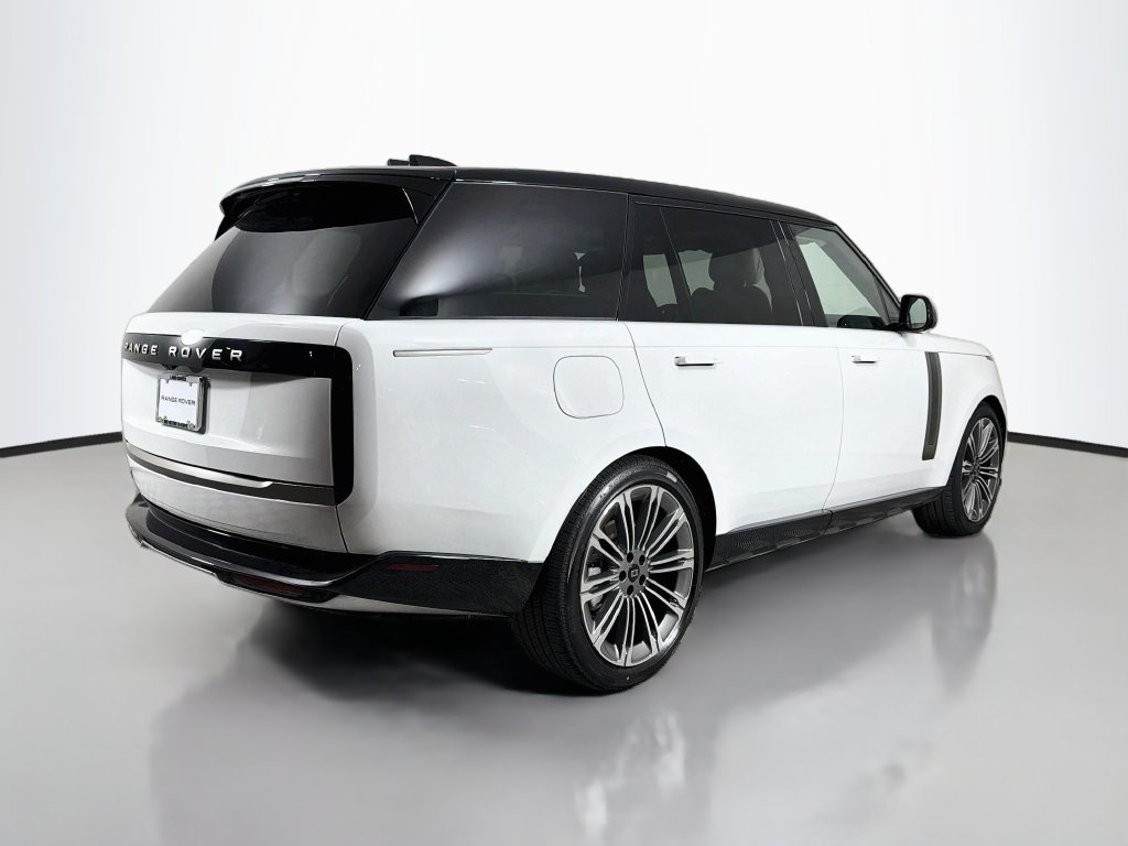 New 2027 Fuji White Land Rover SE image 5