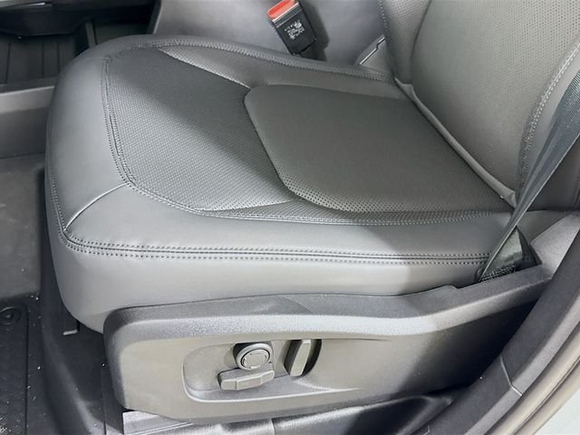 New 2026 Fuji White Land Rover X-Dynamic SE image 22