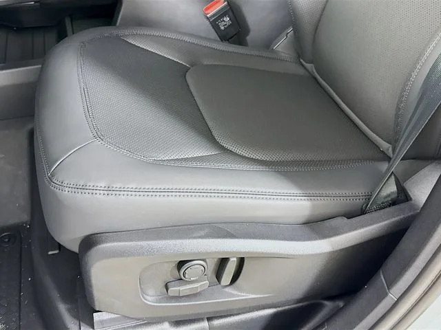 New 2026 Fuji White Land Rover X-Dynamic SE image 22
