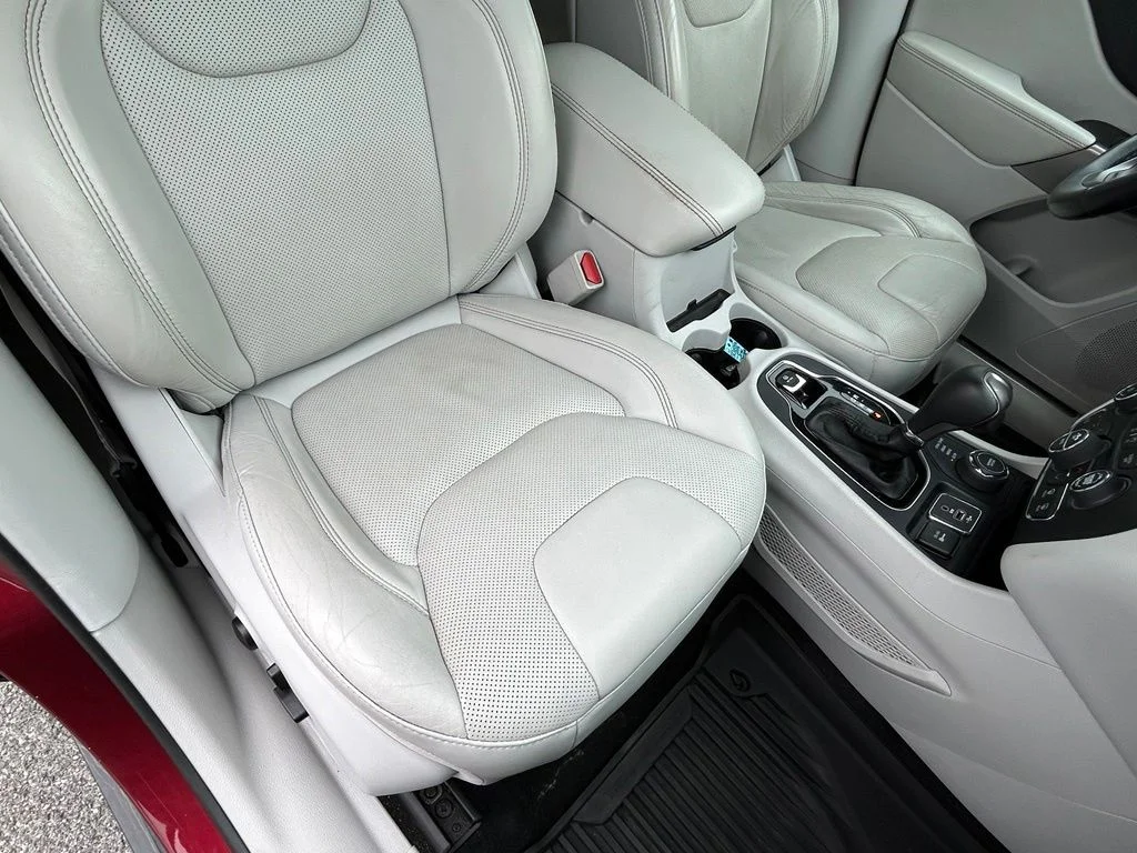 Used 2019 Red Jeep Limited image 38