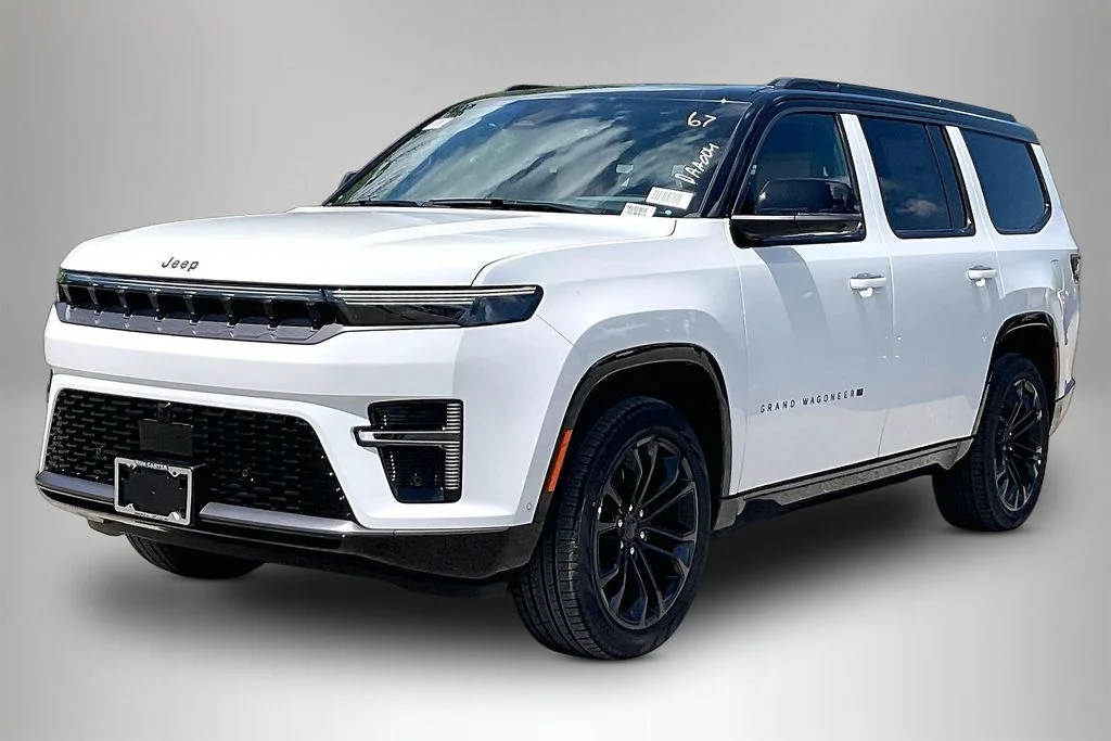 New 2026 Bright White Clear-Coat Exterior Paint Jeep Summit Reserve image 2