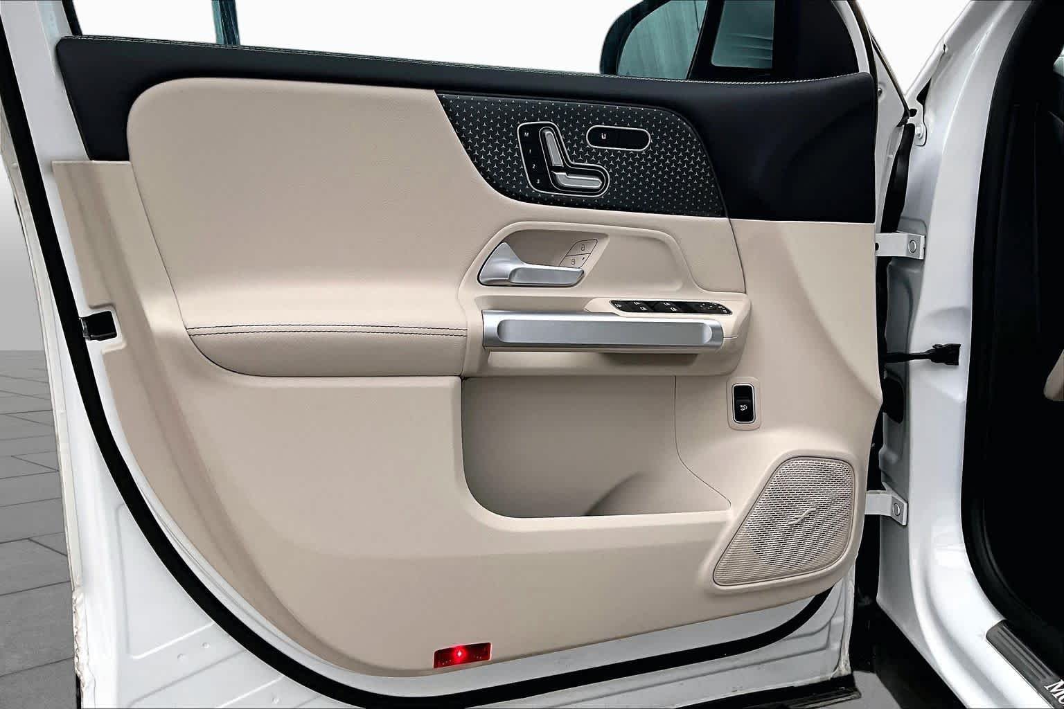 Certified Used 2025 Polar White Mercedes-Benz GLB 250 image 22