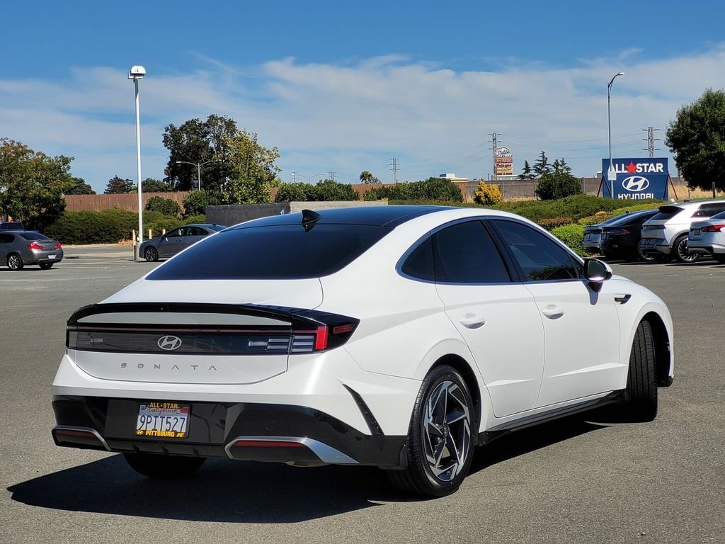 Used 2024 White Hyundai SEL image 4