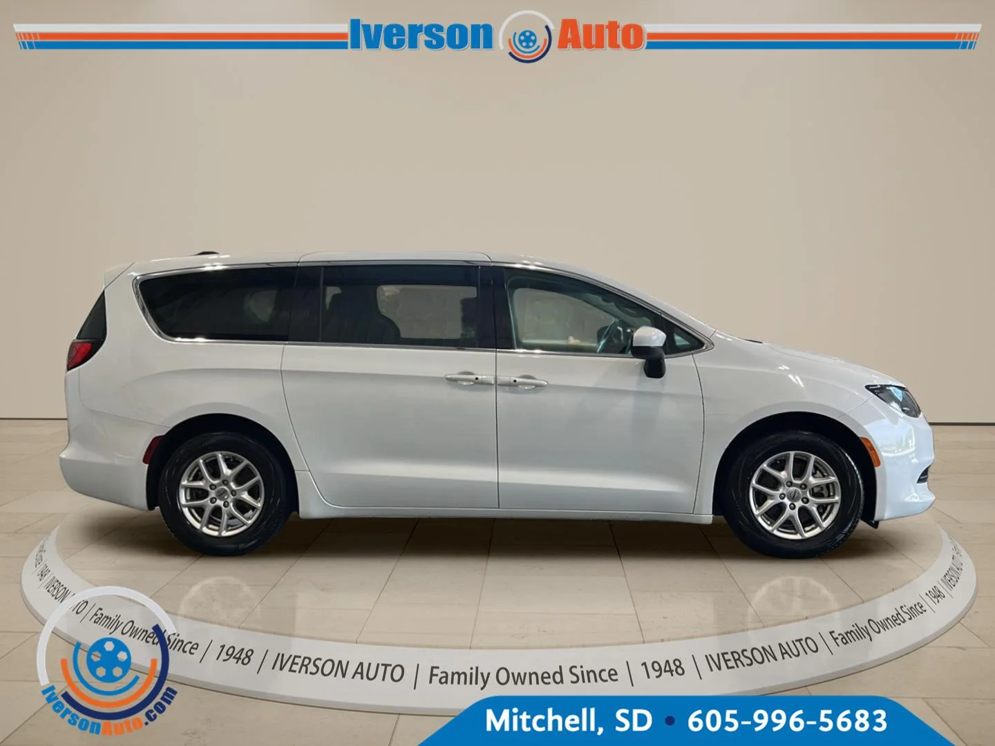 Used 2023 Bright White Clearcoat Chrysler LX image 8