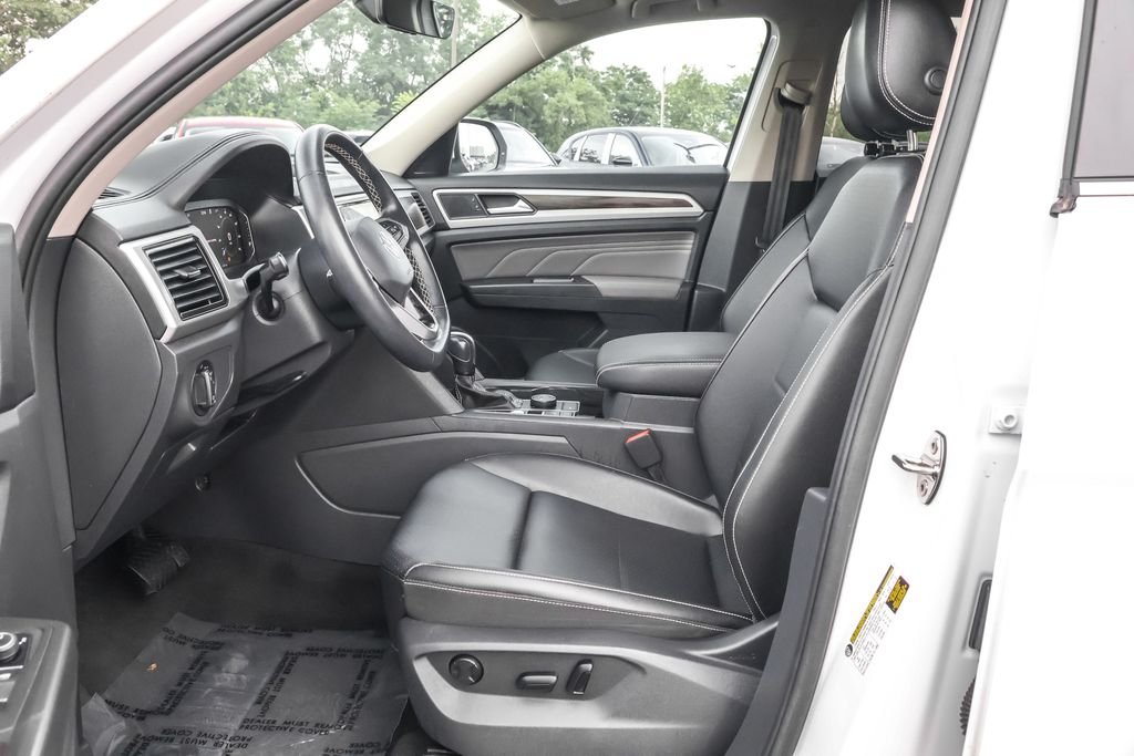 Used 2023 White Volkswagen 3.6L V6 SE w/Technology image 6