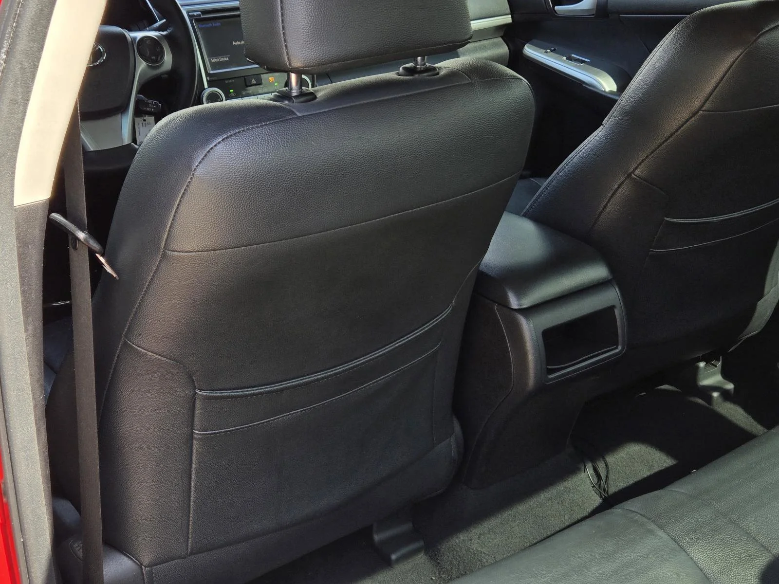 Used 2014 Barcelona Red Metallic Toyota SE image 30