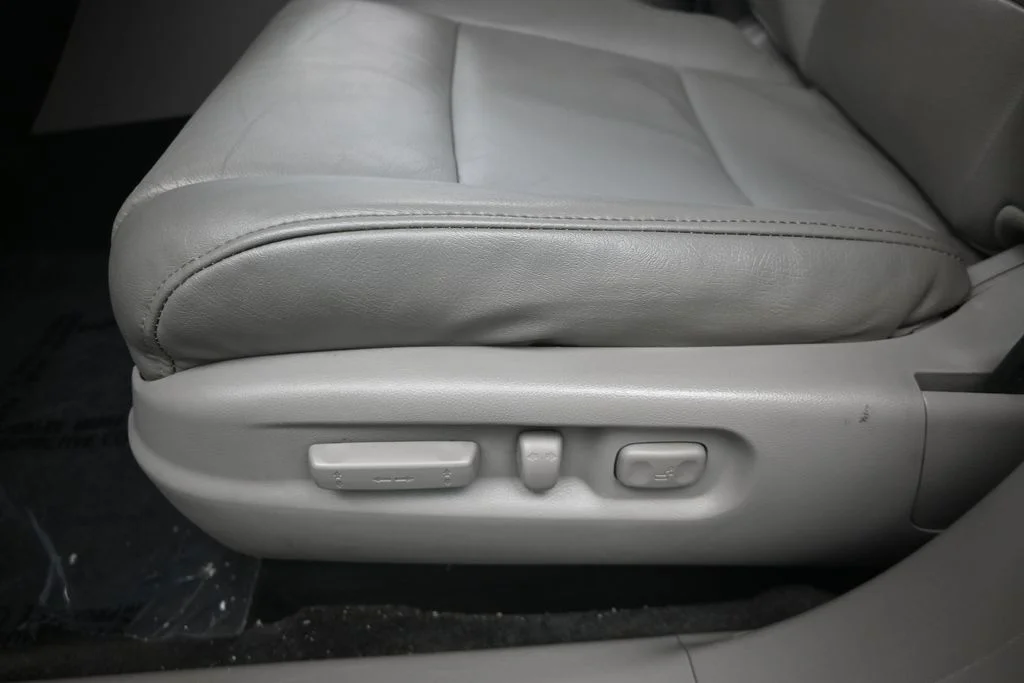 Used 2012 Polished Metal Metallic Honda EX-L image 12