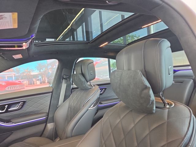New 2026 MANUFAKTUR Moonlight White Metallic Mercedes-Benz S580 image 26