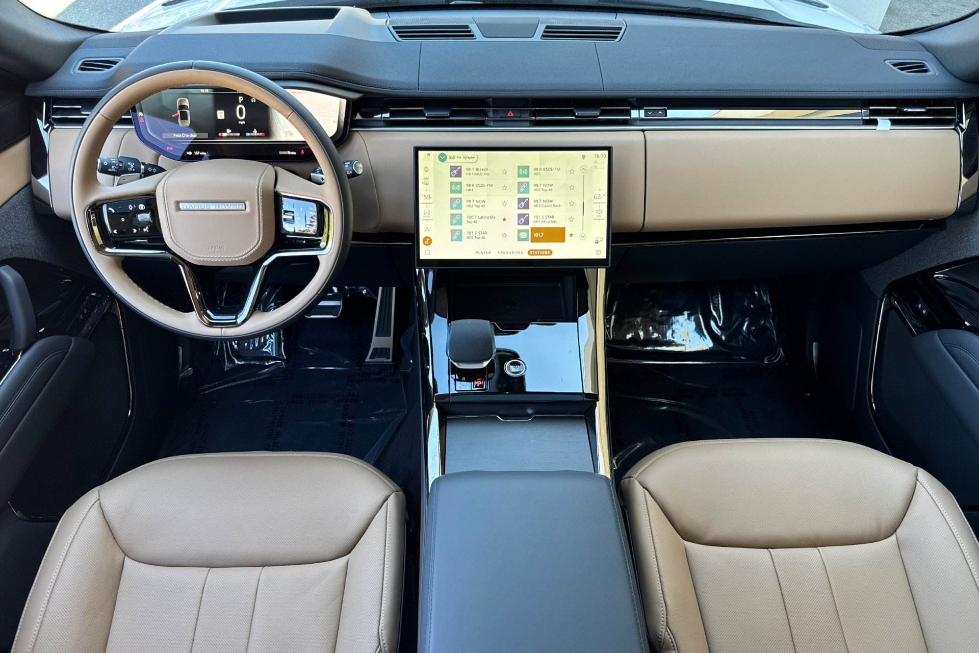 New 2026 Ostuni Pearl White Land Rover Dynamic SE image 3