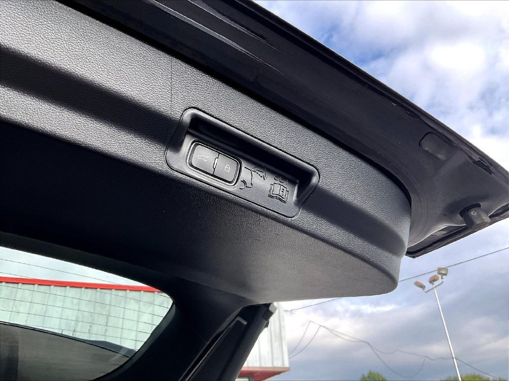 Used 2021 Black Ford XLT image 20