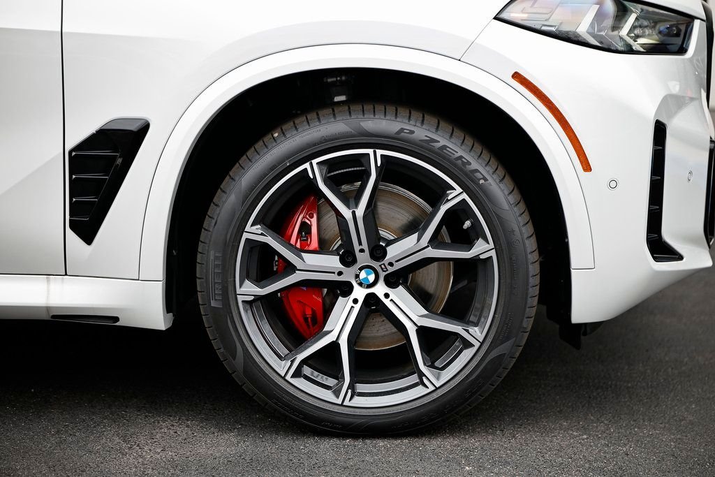 New 2026 Mineral White Metallic BMW sDrive40i image 5