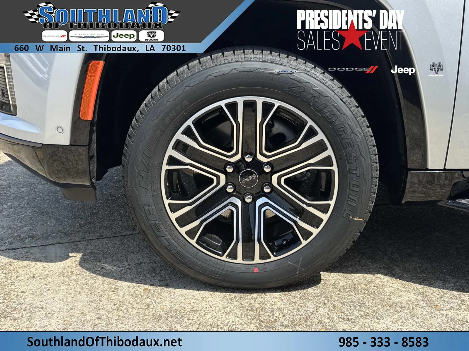 New 2026 Silver-Zynith Exterior Paint Jeep  image 3