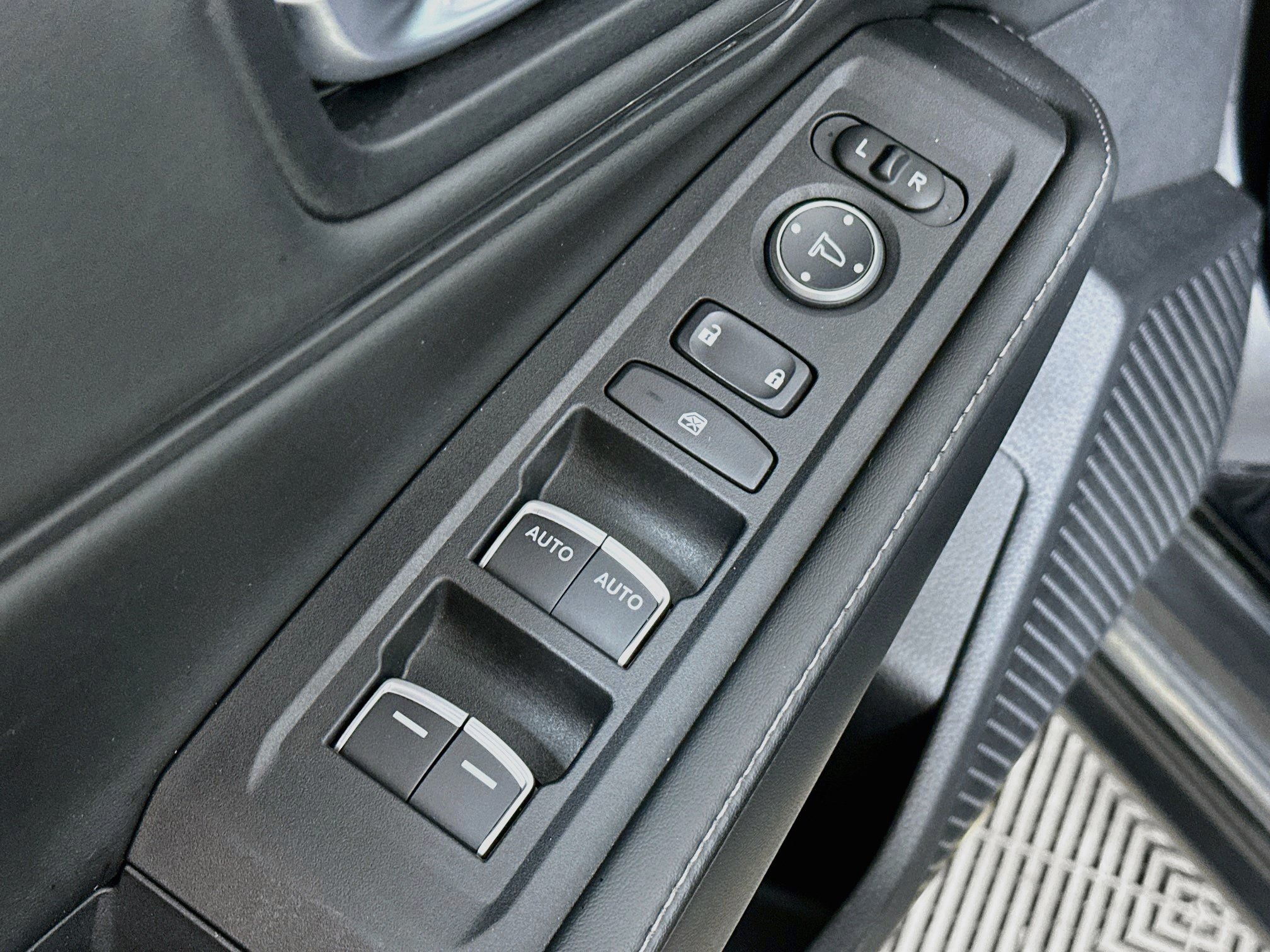 Used 2024  Honda Sport image 17