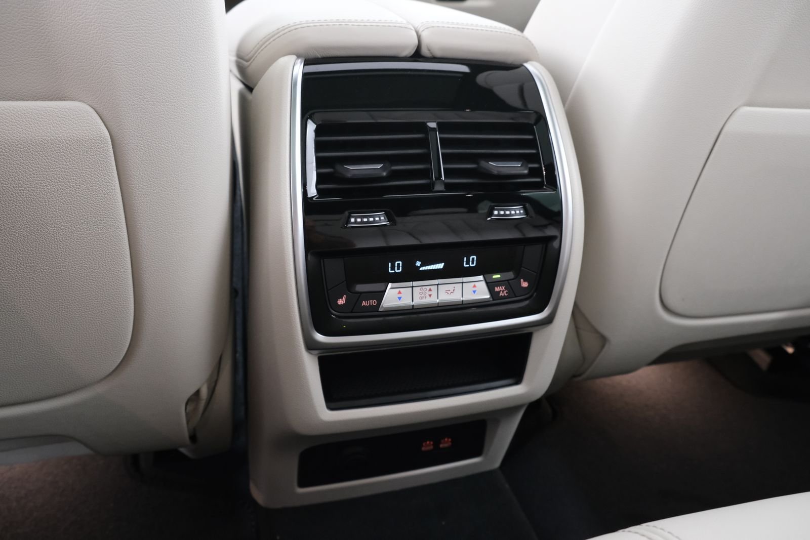 New 2026 Dravit Grey Metallic BMW xDrive40i image 59