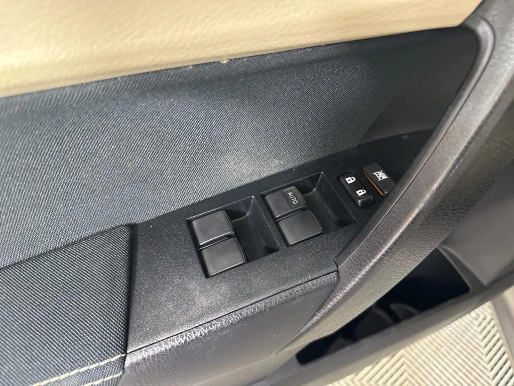 Used 2015 Brown Toyota LE image 17