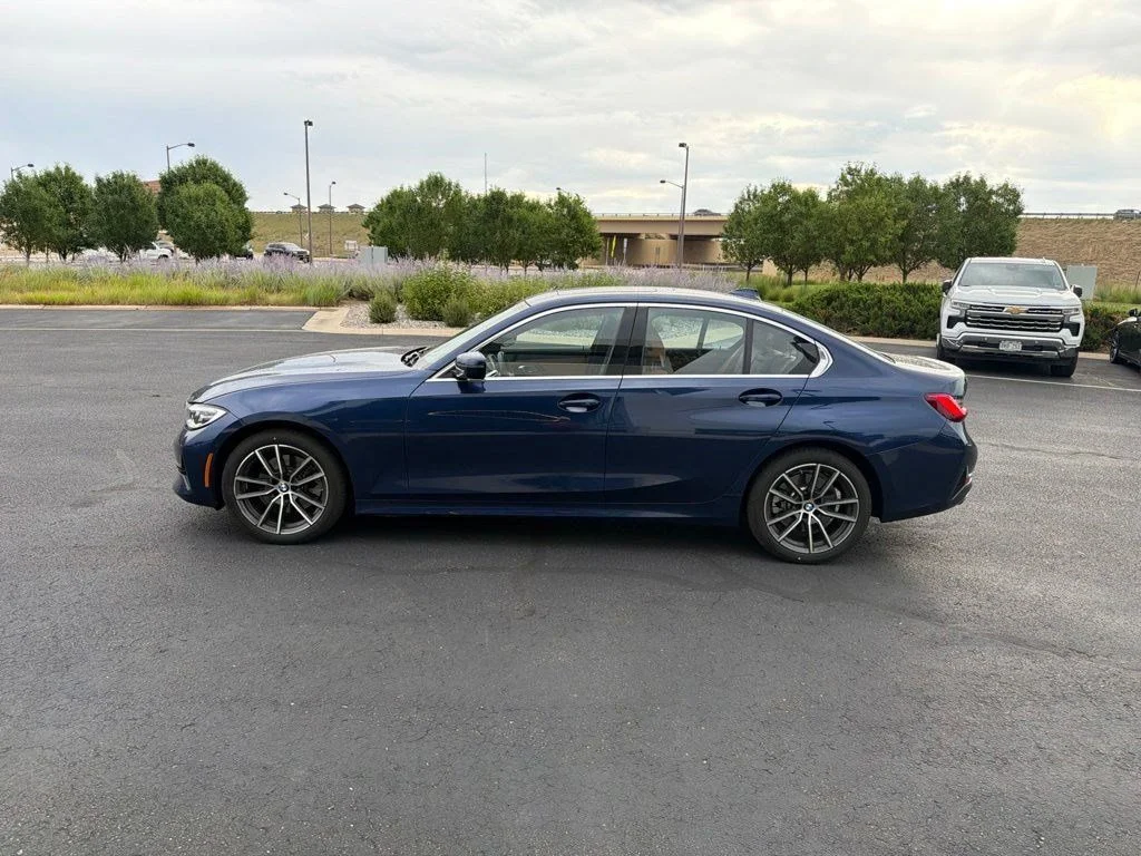 Used 2019 Mediterranean Blue Metallic BMW 330i xDrive image 2