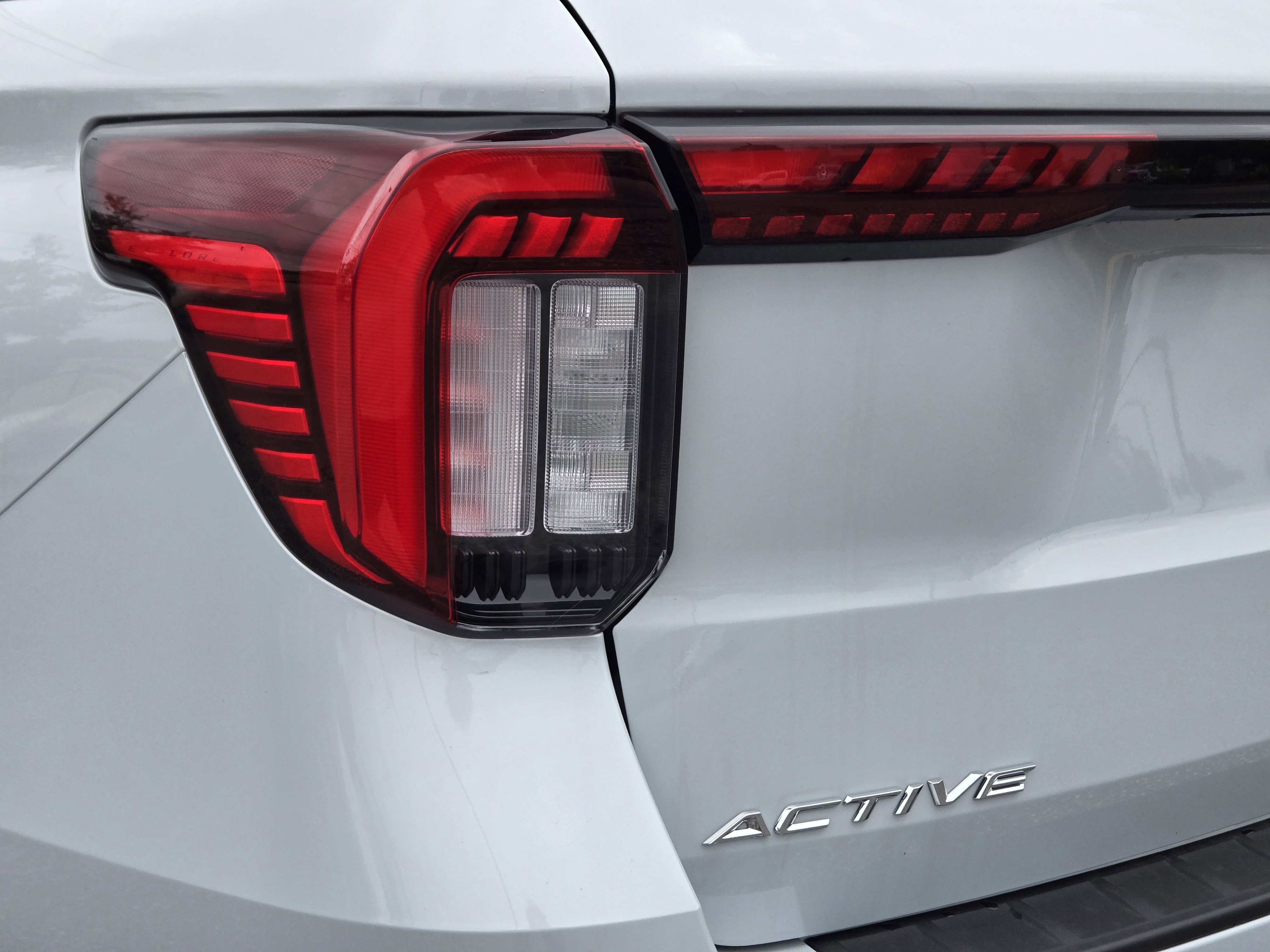New 2026 Space White Metallic FORD Active image 10