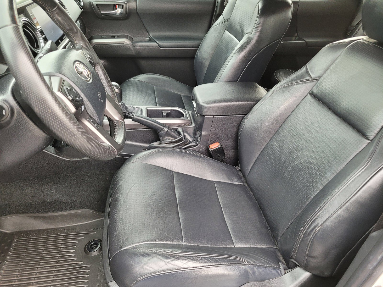 Used 2023 White Toyota  image 15