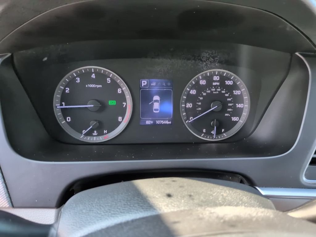 Used 2017 White Hyundai Base image 22