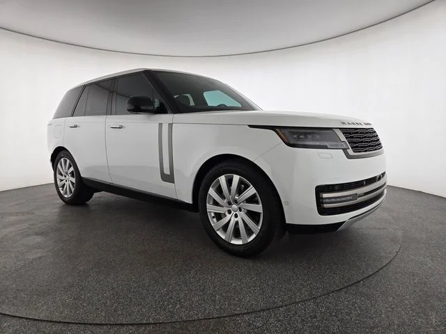 Used 2024  Land Rover SE image 15