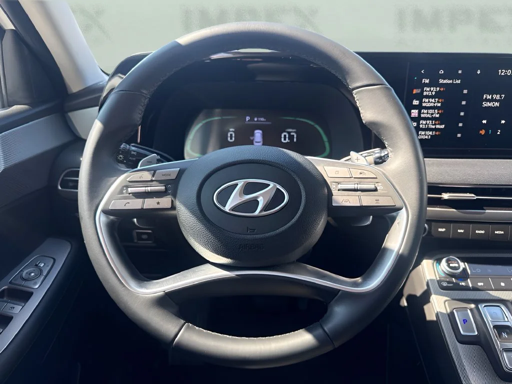 Used 2023 White Hyundai SEL image 13