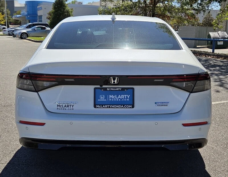 Used 2025 Platinum White Pearl Honda TOURING image 7
