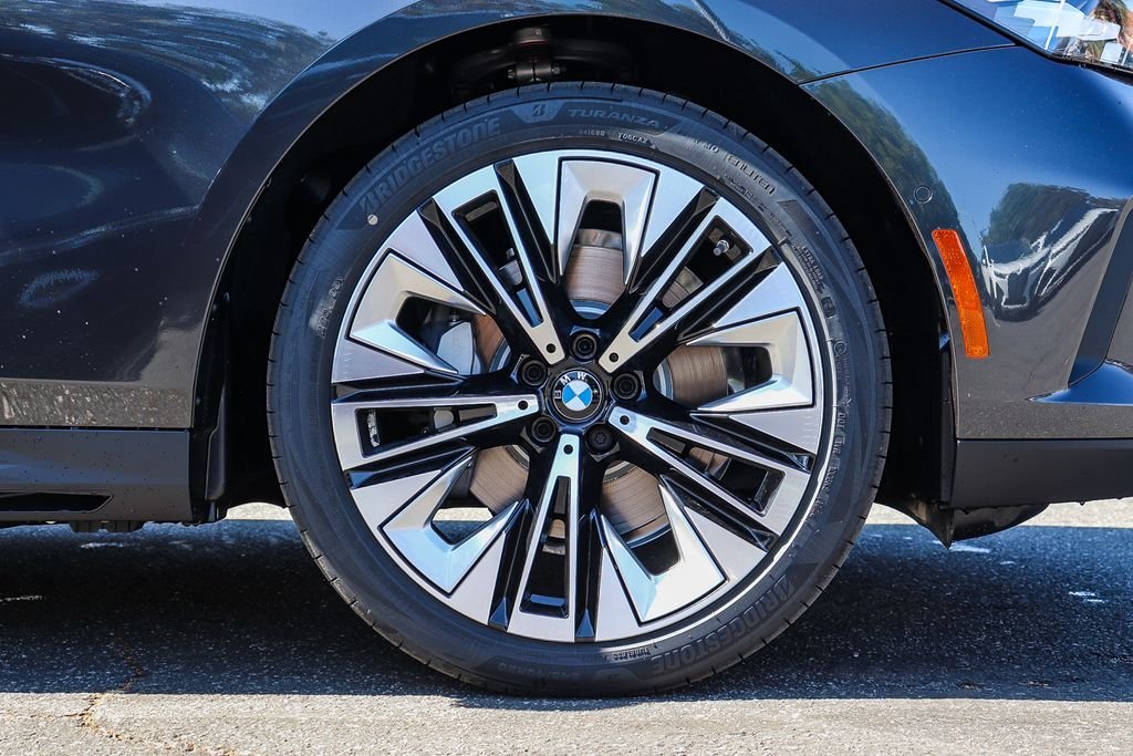 New 2027 Dark Graphite Metallic BMW 530i image 9
