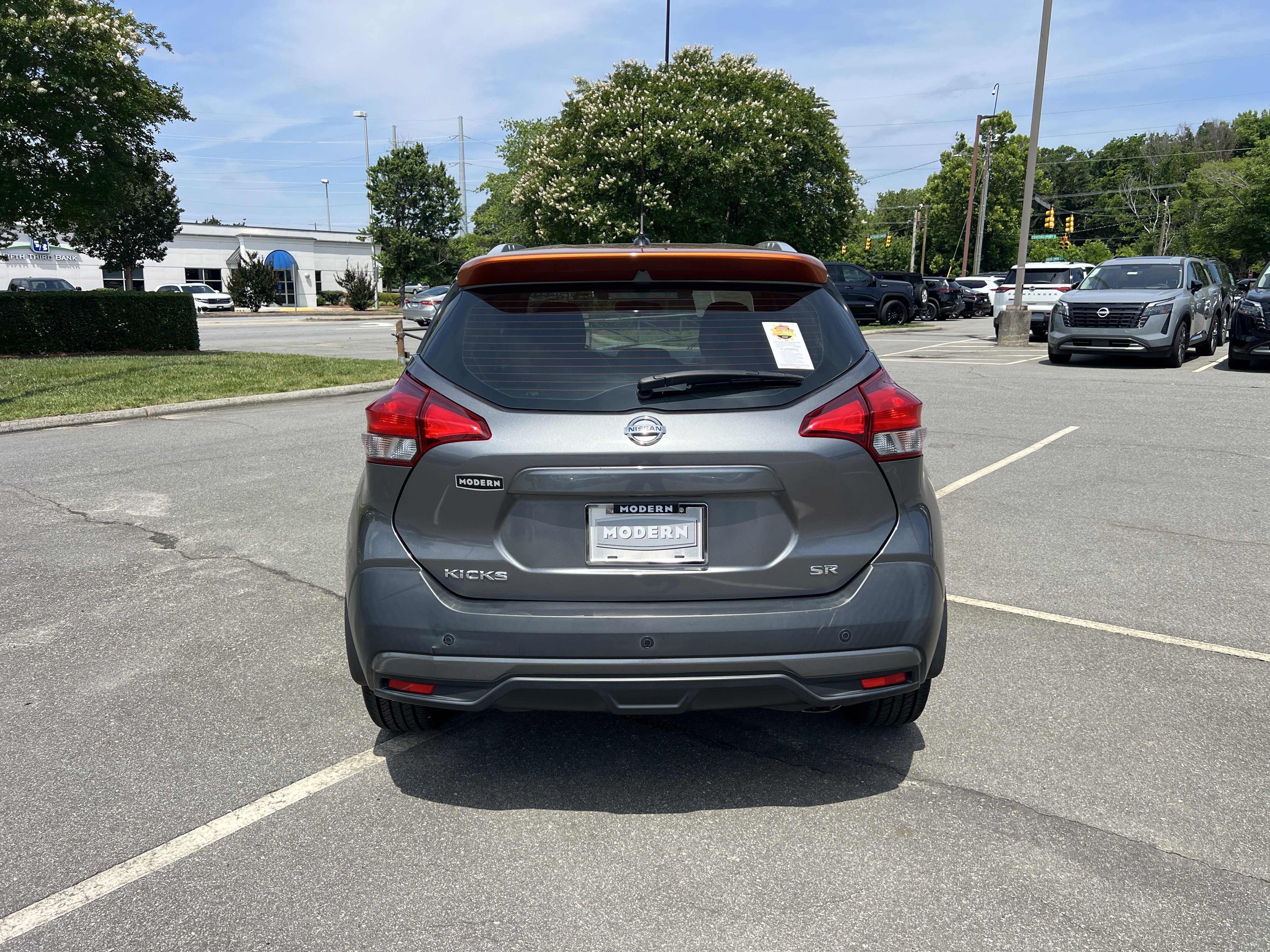 Used 2019 Gun Metallic Nissan SR image 6