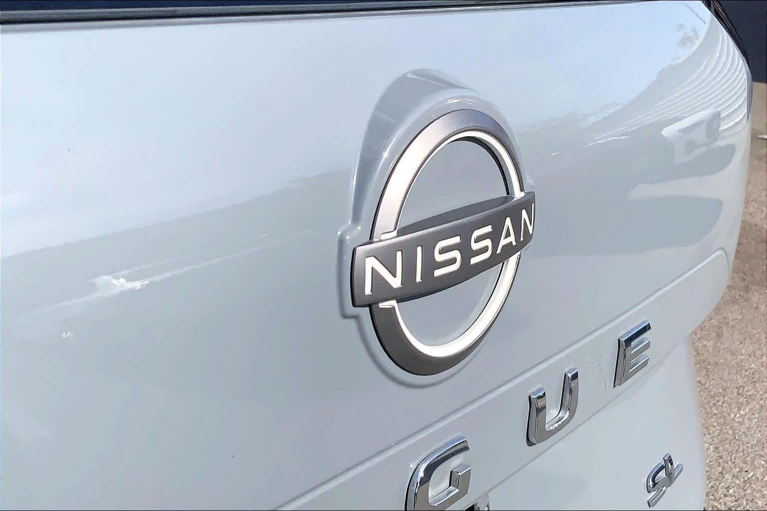 Used 2023 Boulder Gray Pearl Nissan SL image 30