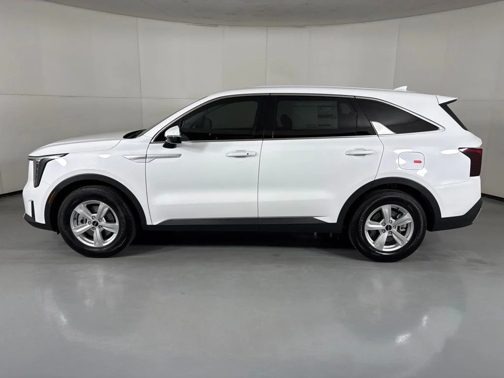New 2026 Glacial White Pearl Kia LX image 5